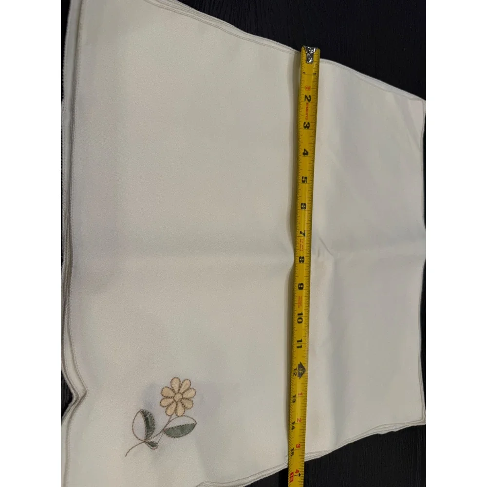 Napkin‎  Cream Embroidered Daisy and Jacquard Rings Set of 8 Napkings 7rins